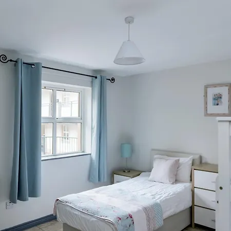 Marine Court Sea View Апартаменты *